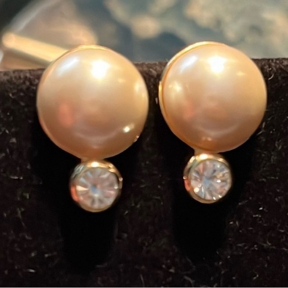 Gorgeous Christian Dior Holiday Wedding Pearls Rhinestone Gold Clip-On Earrings - Picture 1 of 7